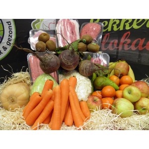 Weekpakket geldig van 19 t/m 25 februari met groentetas, fruittas vlees en brood  